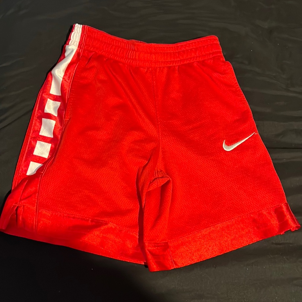 Boys Nike shorts size m youth